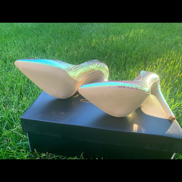 Holographic Snake Print Heels - Picture 3 of 3